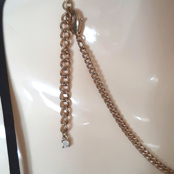 **3/$25** Statement Necklace Gold Tone Chain -White & Coral -EXCELLENT CONDITION - Picture 4 of 4